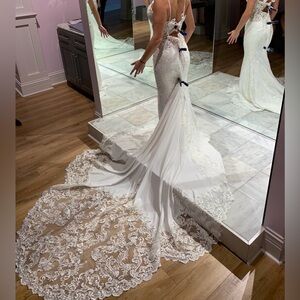 NEVER WORN WITH TAGS  size 4 ivory wedding dress “Lizzie” by Mori Lee